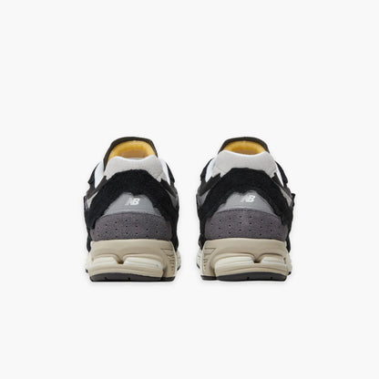 NB 2002R 'BLACK GREY'