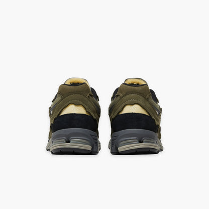 NB 2002R 'DARK MOSS'